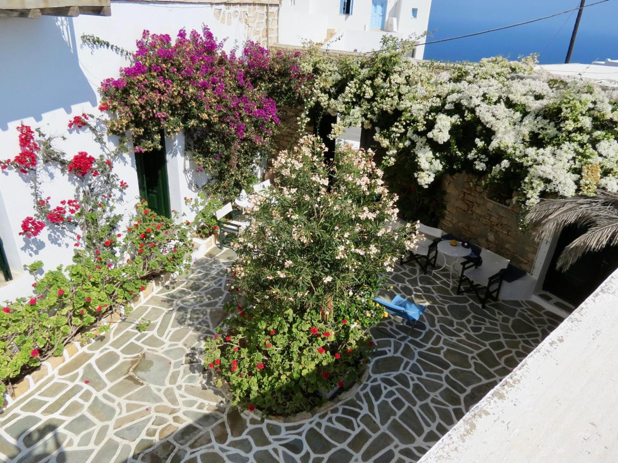 Hotel Fanivevisgarden Folégandros Exterior foto